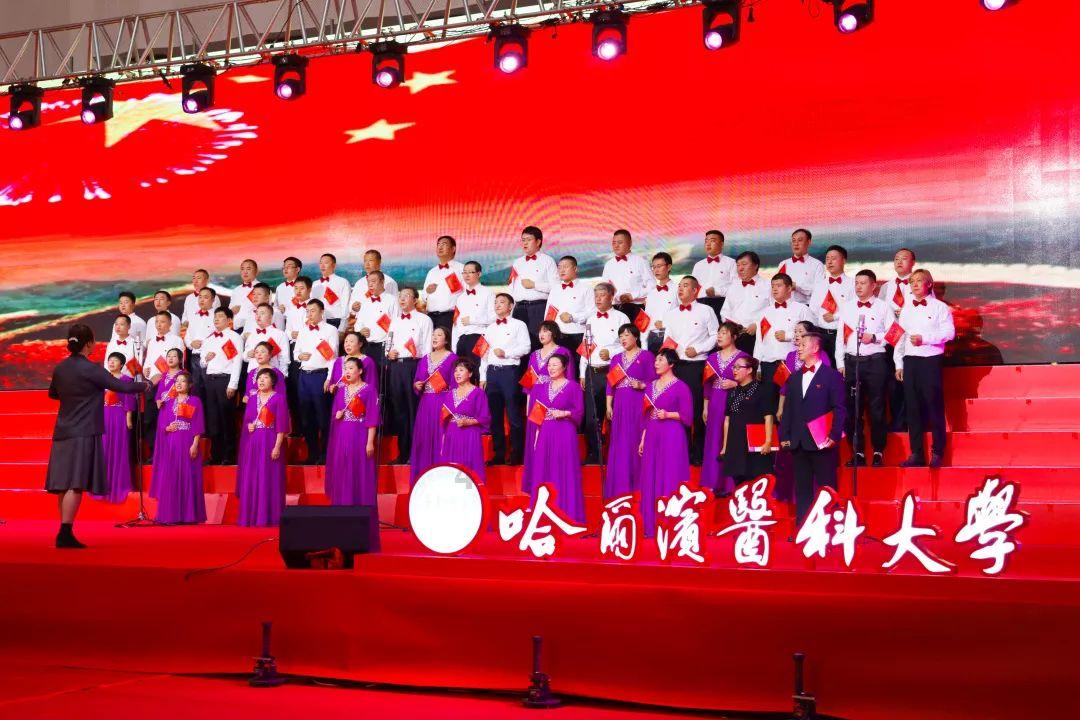 真的顶不住？捷克超模卡罗莱娜·科库娃魅力无人能挡，你敢来挑战吗？